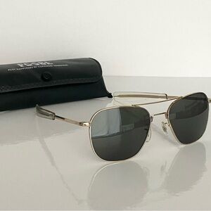 American Optical FG-58L Pilot Sunglasses Gold frame/True Gray lenses, 55-20-140
